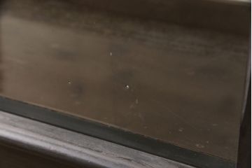 薄型ガラスケースの見た目を変えずに綺麗にリペア!着色なしで仕上げ。(ショーケース、陳列棚、飾り棚)