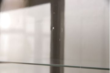 薄型ガラスケースの見た目を変えずに綺麗にリペア!着色なしで仕上げ。(ショーケース、陳列棚、飾り棚)