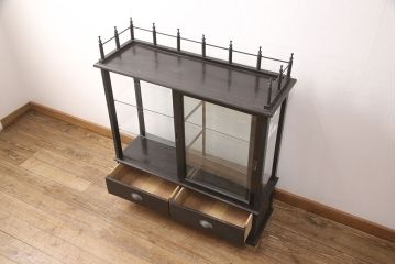 薄型ガラスケースの見た目を変えずに綺麗にリペア!着色なしで仕上げ。(ショーケース、陳列棚、飾り棚)