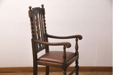 イギリスアンティークのアームチェアをリペア&カスタム!座面の張り替えを行い、現状に近しい色味に着色し仕上げ。(椅子、ダイニングチェア)