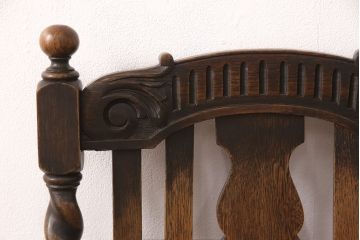 イギリスアンティークのアームチェアをリペア&カスタム!座面の張り替えを行い、現状に近しい色味に着色し仕上げ。(椅子、ダイニングチェア)