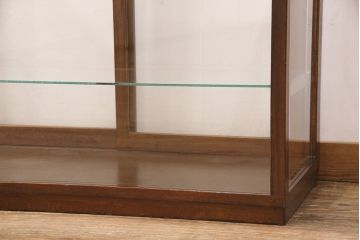 ガラスケースの見た目を変えずに綺麗にリペア!底板は新材に張り直し。(ショーケース、陳列棚、飾り棚)