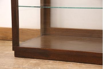 ガラスケースの見た目を変えずに綺麗にリペア!底板は新材に張り直し。(ショーケース、陳列棚、飾り棚)