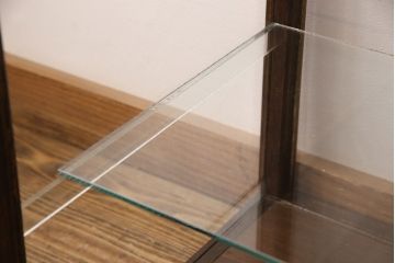 ガラスケースの見た目を変えずに綺麗にリペア!底板は新材に張り直し。(ショーケース、陳列棚、飾り棚)