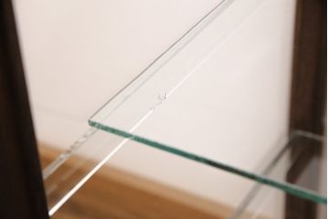 ガラスケースの見た目を変えずに綺麗にリペア!底板は新材に張り直し。(ショーケース、陳列棚、飾り棚)