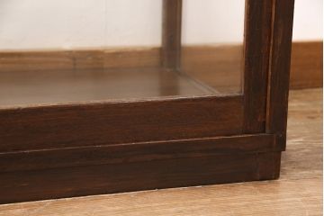 ガラスケースの見た目を変えずに綺麗にリペア!底板は新材に張り直し。(ショーケース、陳列棚、飾り棚)