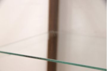 ガラスケースの見た目を変えずに綺麗にリペア!底板は新材に張り直し。(ショーケース、陳列棚、飾り棚)