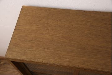 食器棚の見た目を変えずに綺麗にリペア!濃い茶色で着色し仕上げ。(収納棚、キャビネット、作業台付き)