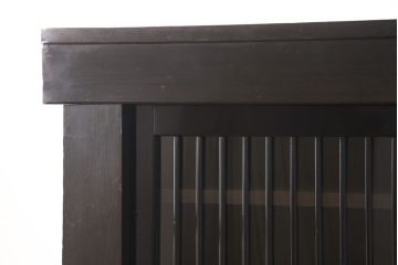 明治期の九尺収納箪笥をリペア&カスタム!取り外し可能な棚板を設置。引き戸の板をクリアガラスに変更し、現状に近しい色味に着色し仕上げ。(水屋箪笥、食器棚、収納棚、戸棚、キャビネット)