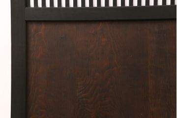 格子帯戸2枚をリペア&カスタム!設置場所に合わせてリサイズし、レーザー加工にて障子桟を製作。現状の色味に合わせて着色し仕上げ。(引き戸、建具)