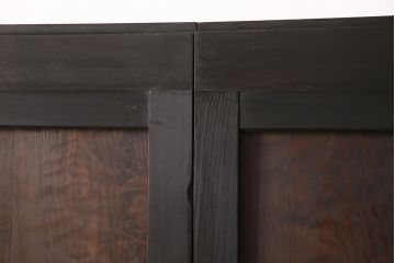 格子帯戸2枚をリペア&カスタム!設置場所に合わせてリサイズし、レーザー加工にて障子桟を製作。現状の色味に合わせて着色し仕上げ。(引き戸、建具)