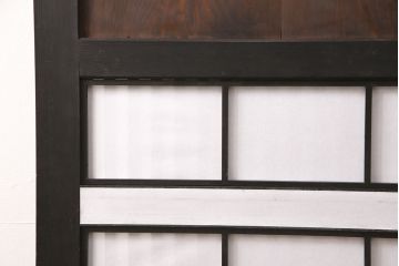 格子帯戸2枚をリペア&カスタム!設置場所に合わせてリサイズし、レーザー加工にて障子桟を製作。現状の色味に合わせて着色し仕上げ。(引き戸、建具)