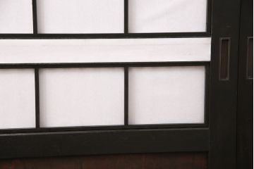 格子帯戸2枚をリペア&カスタム!設置場所に合わせてリサイズし、レーザー加工にて障子桟を製作。現状の色味に合わせて着色し仕上げ。(引き戸、建具)
