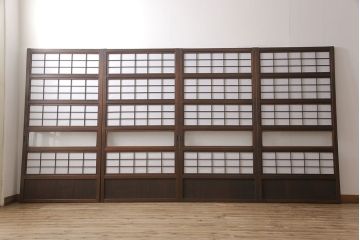 裏障子付き格子戸4枚をリペア&カスタム!設置場所に合わせてリサイズし、取っ手を取り付け。帯部分は麻の葉模様ガラスに交換し、裏障子はプラスチック障子に張り替え。濃い茶色に着色し、水性ワックス仕上げ。(引き戸、建具、ビンテージ、ヴィンテージ)