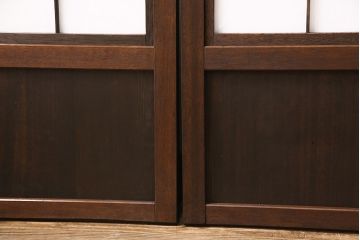裏障子付き格子戸4枚をリペア&カスタム!設置場所に合わせてリサイズし、取っ手を取り付け。帯部分は麻の葉模様ガラスに交換し、裏障子はプラスチック障子に張り替え。濃い茶色に着色し、水性ワックス仕上げ。(引き戸、建具、ビンテージ、ヴィンテージ)