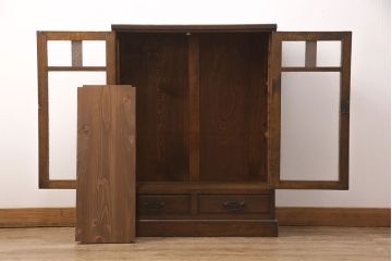 ガラス戸棚を見た目を変えずに綺麗にリペア!欠損した金具を類似品に差し替え、現状に近しい色味に着色し仕上げ。(収納棚、キャビネット)