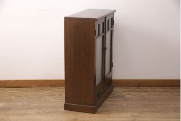 ガラス戸棚を見た目を変えずに綺麗にリペア!欠損した金具を類似品に差し替え、現状に近しい色味に着色し仕上げ。(収納棚、キャビネット)