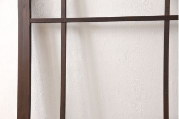 ガラス扉をリペア&カスタム!設置場所に合わせてリサイズ。取っ手とラッチを取り付け。赤味がかった茶色に着色し、水性ワックス仕上げ。(木製ドア、建具)