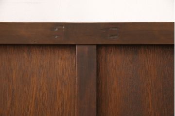 ガラス扉をリペア&カスタム!設置場所に合わせてリサイズ。取っ手とラッチを取り付け。赤味がかった茶色に着色し、水性ワックス仕上げ。(木製ドア、建具)