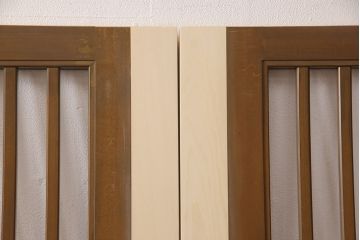 格子戸2枚をリペア&カスタム!設置場所に合わせてリサイズ。ガラスは全て取り外し、戸車を取り付け。(引き戸、建具)
