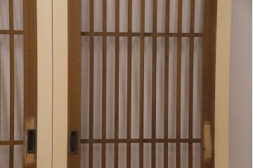 格子戸2枚をリペア&カスタム!設置場所に合わせてリサイズ。ガラスは全て取り外し、戸車を取り付け。(引き戸、建具)