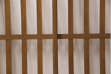格子戸2枚をリペア&カスタム!設置場所に合わせてリサイズ。ガラスは全て取り外し、戸車を取り付け。(引き戸、建具)