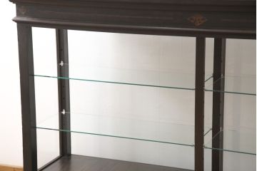 ガラスケースをリペア&カスタム!ガラス製棚板を取り付け、松本民芸家具の色味に近しい着色をし水性ワックス仕上げ。(ショーケース、陳列棚)