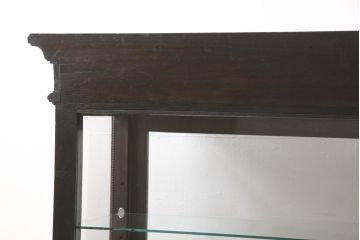 ガラスケースをリペア&カスタム!ガラス製棚板を取り付け、松本民芸家具の色味に近しい着色をし水性ワックス仕上げ。(ショーケース、陳列棚)