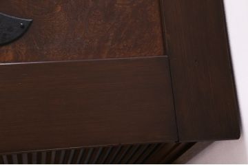 明治大正期の蔵戸をリペア&カスタム!取り外し可能なガラス天板と栗材の脚・格子戸デザインの収納棚を取り付け、ダイニングテーブルにリメイク。濃い茶色に着色し仕上げ。(4人掛け、6人掛け、収納棚、戸棚)