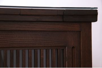明治大正期の蔵戸をリペア&カスタム!取り外し可能なガラス天板と栗材の脚・格子戸デザインの収納棚を取り付け、ダイニングテーブルにリメイク。濃い茶色に着色し仕上げ。(4人掛け、6人掛け、収納棚、戸棚)