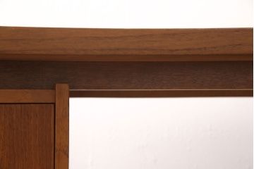 両袖デスクをリペア&カスタム!天板下の隙間埋め加工を施し、白い部分を本体と近しい色味にて着色仕上げ。(机、ワークデスク、オフィスデスク)