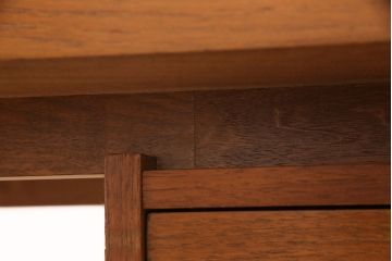 両袖デスクをリペア&カスタム!天板下の隙間埋め加工を施し、白い部分を本体と近しい色味にて着色仕上げ。(机、ワークデスク、オフィスデスク)