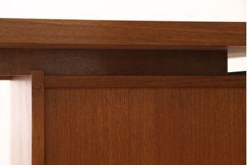 両袖デスクをリペア&カスタム!天板下の隙間埋め加工を施し、白い部分を本体と近しい色味にて着色仕上げ。(机、ワークデスク、オフィスデスク)