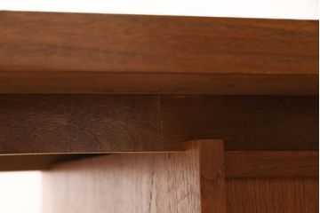 両袖デスクをリペア&カスタム!天板下の隙間埋め加工を施し、白い部分を本体と近しい色味にて着色仕上げ。(机、ワークデスク、オフィスデスク)