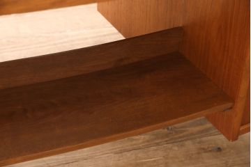 両袖デスクをリペア&カスタム!天板下の隙間埋め加工を施し、白い部分を本体と近しい色味にて着色仕上げ。(机、ワークデスク、オフィスデスク)