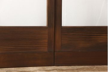 ガラス戸3枚をリペア&カスタム!設置場所に合わせてリサイズ。戸首加工を行い、現状の裏面の色味をベースに着色仕上げ。(引き戸、建具)