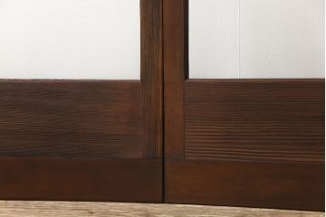 ガラス戸3枚をリペア&カスタム!設置場所に合わせてリサイズ。戸首加工を行い、現状の裏面の色味をベースに着色仕上げ。(引き戸、建具)