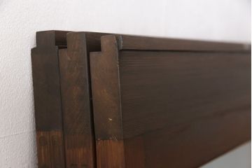 ガラス戸3枚をリペア&カスタム!設置場所に合わせてリサイズ。戸首加工を行い、現状の裏面の色味をベースに着色仕上げ。(引き戸、建具)