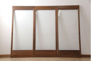 ガラス戸3枚をリペア&カスタム!設置場所に合わせてリサイズ。戸首加工を行い、現状の裏面の色味をベースに着色仕上げ。(引き戸、建具)