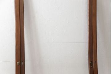 ガラス戸3枚をリペア&カスタム!設置場所に合わせてリサイズ。戸首加工を行い、現状の裏面の色味をベースに着色仕上げ。(引き戸、建具)