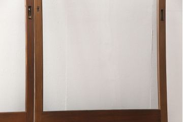 ガラス戸3枚をリペア&カスタム!設置場所に合わせてリサイズ。戸首加工を行い、現状の裏面の色味をベースに着色仕上げ。(引き戸、建具)