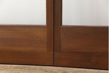 ガラス戸3枚をリペア&カスタム!設置場所に合わせてリサイズ。戸首加工を行い、現状の裏面の色味をベースに着色仕上げ。(引き戸、建具)