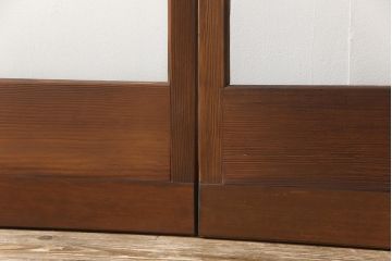 ガラス戸3枚をリペア&カスタム!設置場所に合わせてリサイズ。戸首加工を行い、現状の裏面の色味をベースに着色仕上げ。(引き戸、建具)