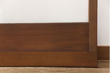 ガラス戸3枚をリペア&カスタム!設置場所に合わせてリサイズ。戸首加工を行い、現状の裏面の色味をベースに着色仕上げ。(引き戸、建具)