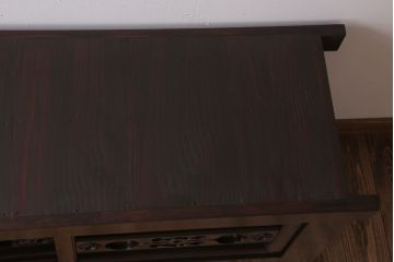 明治大正期の水屋箪笥をリペア&カスタム!背面を新材に張り替え、天板を取り付けローボードにリメイク。内部に取り外し可能な棚板を設置。赤みがかった濃い茶色に着色し仕上げ。(テレビ台、テレビボード、収納棚、戸棚、キャビネット)
