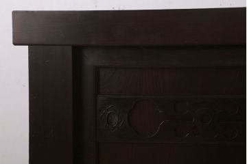 明治大正期の水屋箪笥をリペア&カスタム!背面を新材に張り替え、天板を取り付けローボードにリメイク。内部に取り外し可能な棚板を設置。赤みがかった濃い茶色に着色し仕上げ。(テレビ台、テレビボード、収納棚、戸棚、キャビネット)