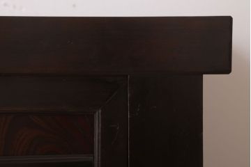 明治大正期の水屋箪笥をリペア&カスタム!背面を新材に張り替え、天板を取り付けローボードにリメイク。内部に取り外し可能な棚板を設置。赤みがかった濃い茶色に着色し仕上げ。(テレビ台、テレビボード、収納棚、戸棚、キャビネット)