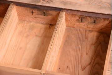 明治大正期の水屋箪笥をリペア&カスタム!背面を新材に張り替え、天板を取り付けローボードにリメイク。赤みがかった濃い茶色に着色し仕上げ。(テレビ台、テレビボード)