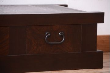 明治大正期の水屋箪笥をリペア&カスタム!背面を新材に張り替え、天板を取り付けローボードにリメイク。赤みがかった濃い茶色に着色し仕上げ。(テレビ台、テレビボード)