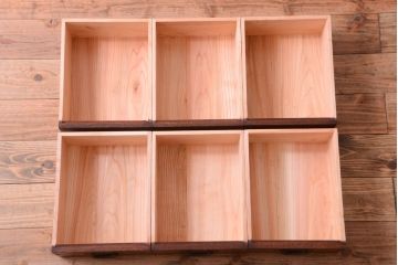 明治期の水屋箪笥をリペア&カスタム!背面を新材に張り替え、天板を取り付けローボードにリメイク。6杯の引き出しと引き戸内に取り外し可能な棚板を設置。赤みがかった濃い茶色に着色し仕上げ。(テレビ台、テレビボード、収納棚、戸棚、キャビネット)